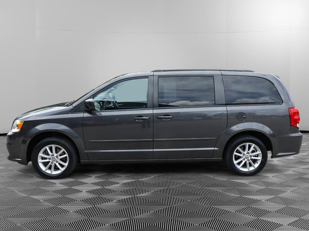 Used 2016 Dodge Grand Caravan SXT FWD image 3