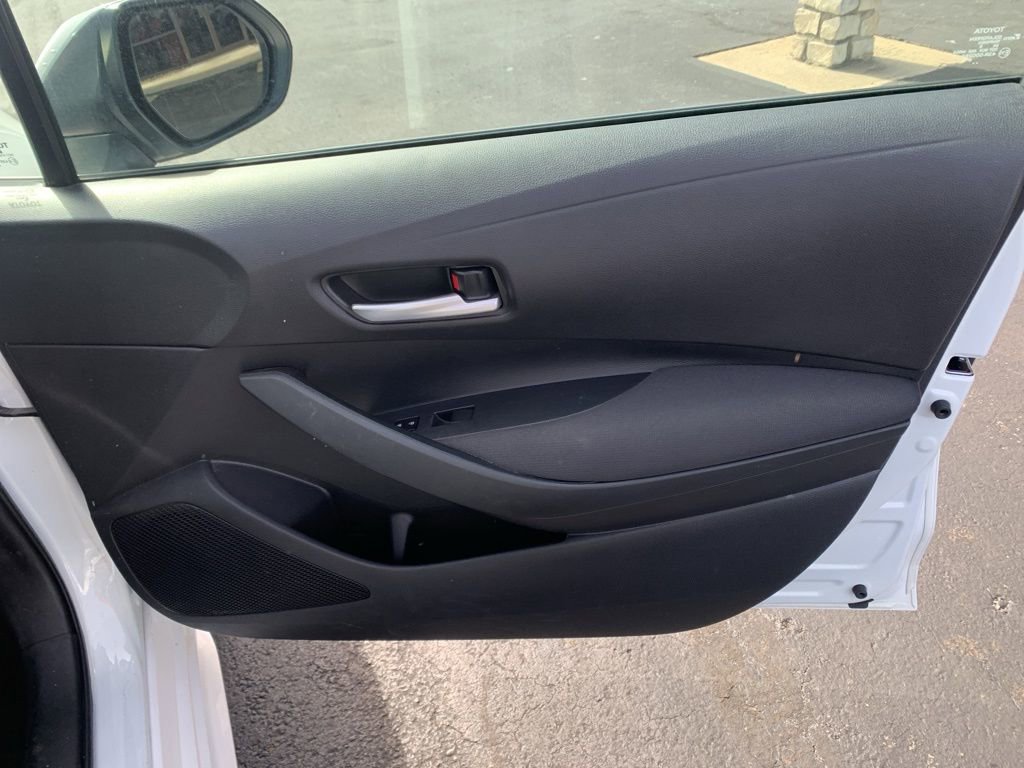 Used 2020 Toyota Corolla LE image 16