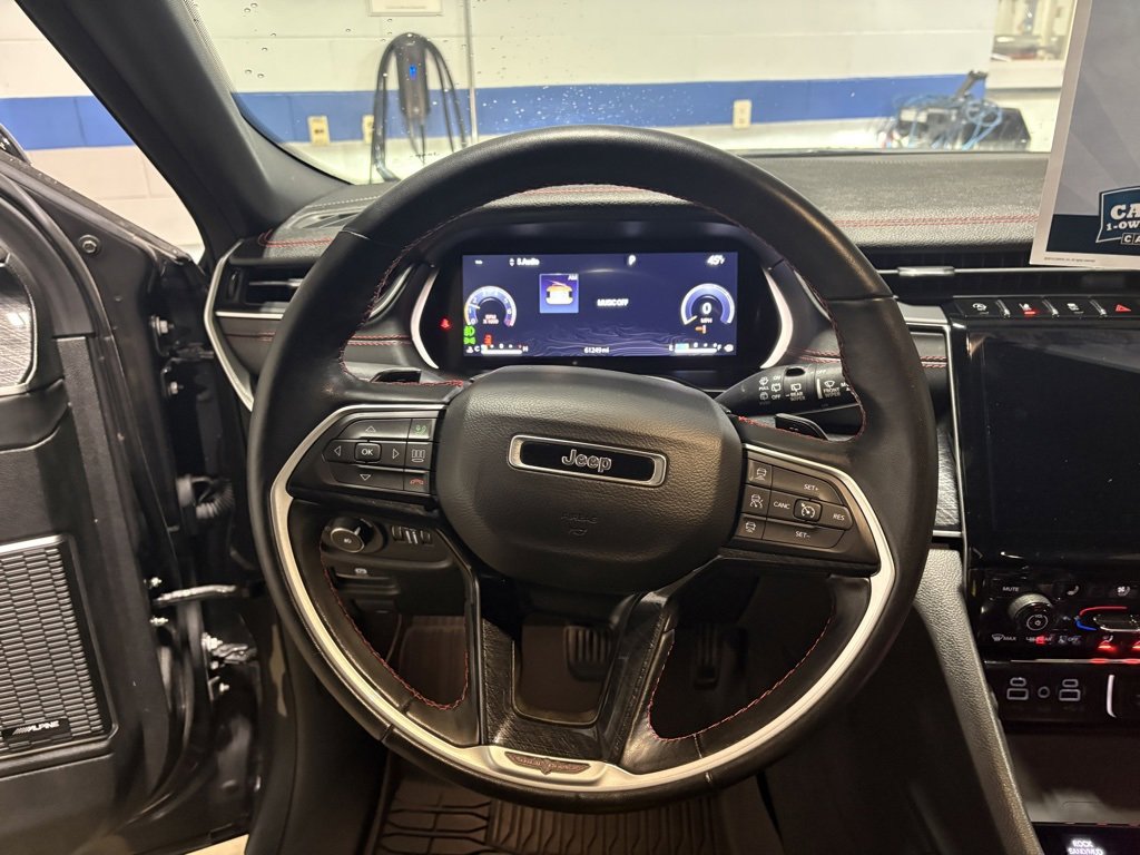 Used 2022 Jeep Grand Cherokee Trailhawk w/ Luxury Tech Group III image 12