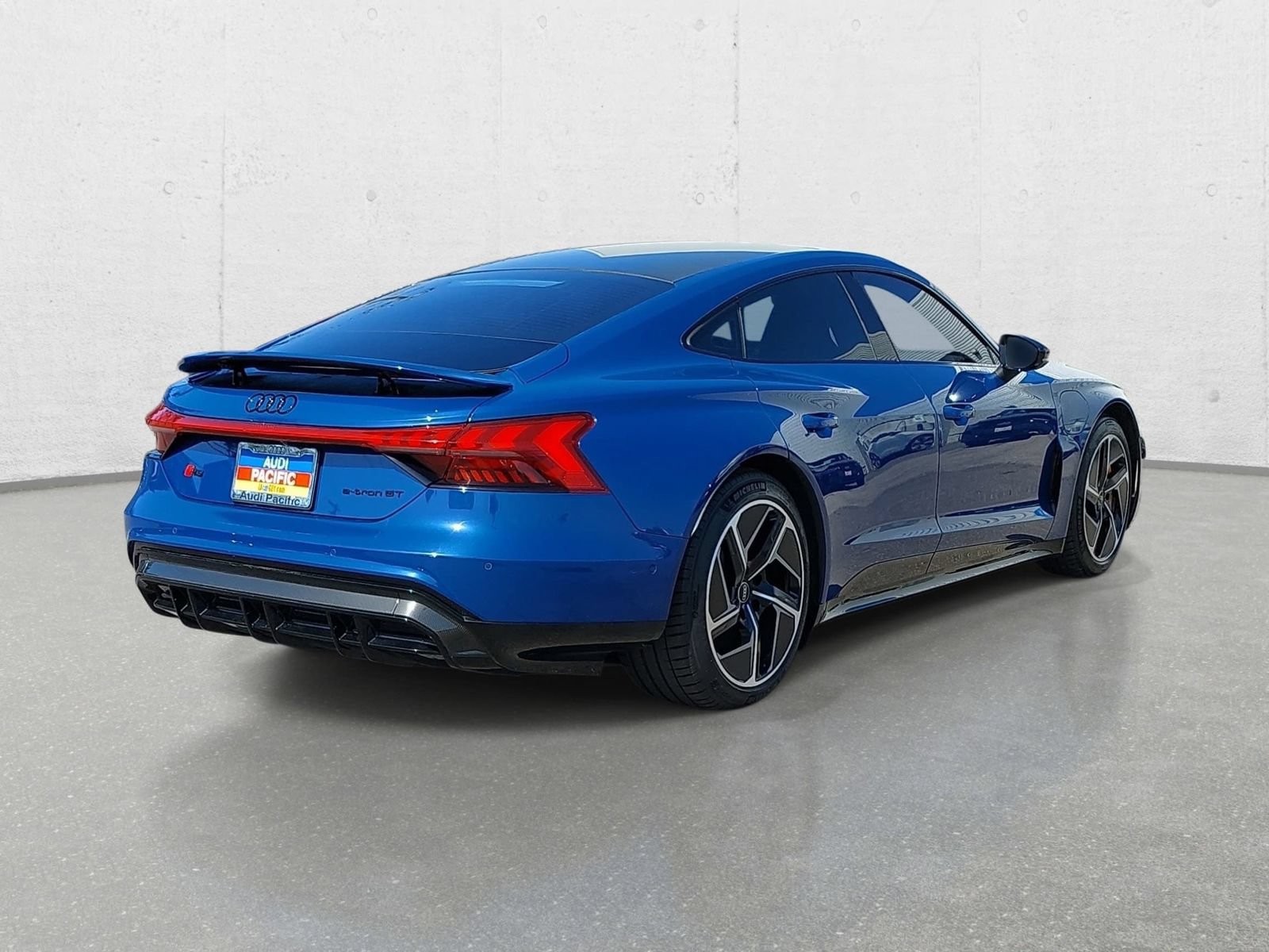 Used 2023 Audi RS e-tron GT w/ Carbon Performance Package AWD/4WD image 5