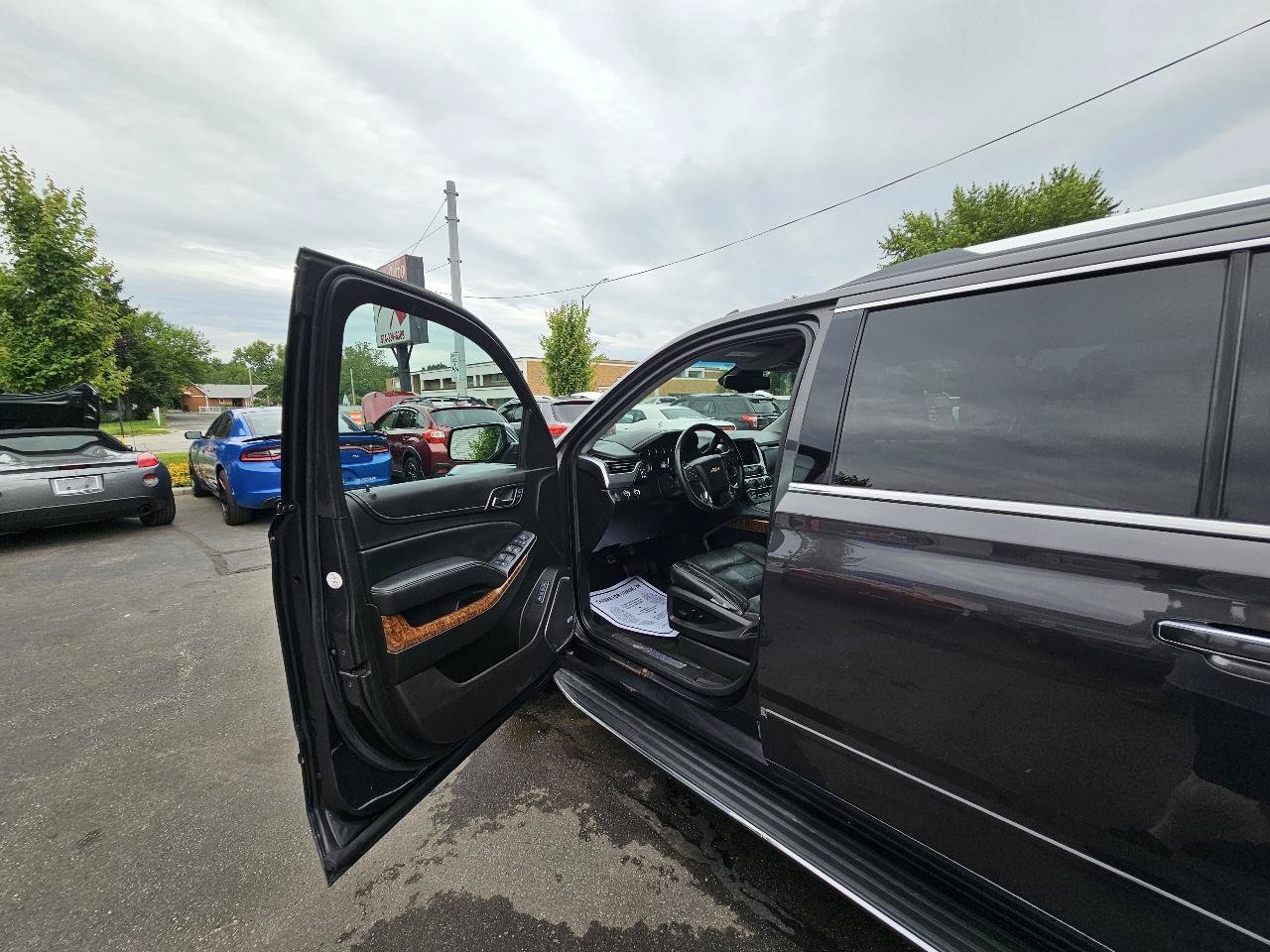 Used 2017 Chevrolet Suburban Premier AWD/4WD image 18