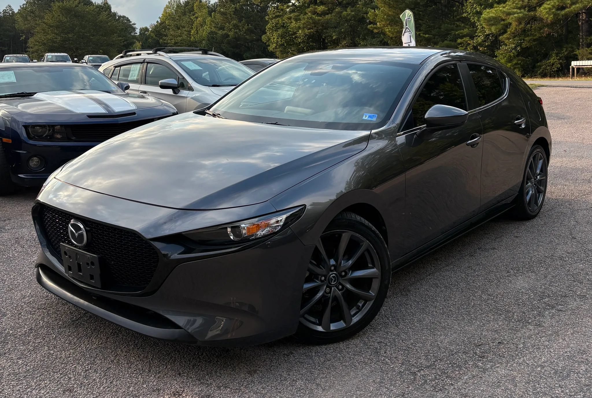 Used 2019 MAZDA MAZDA3 Hatchback w/ Preferred Package FWD image 2
