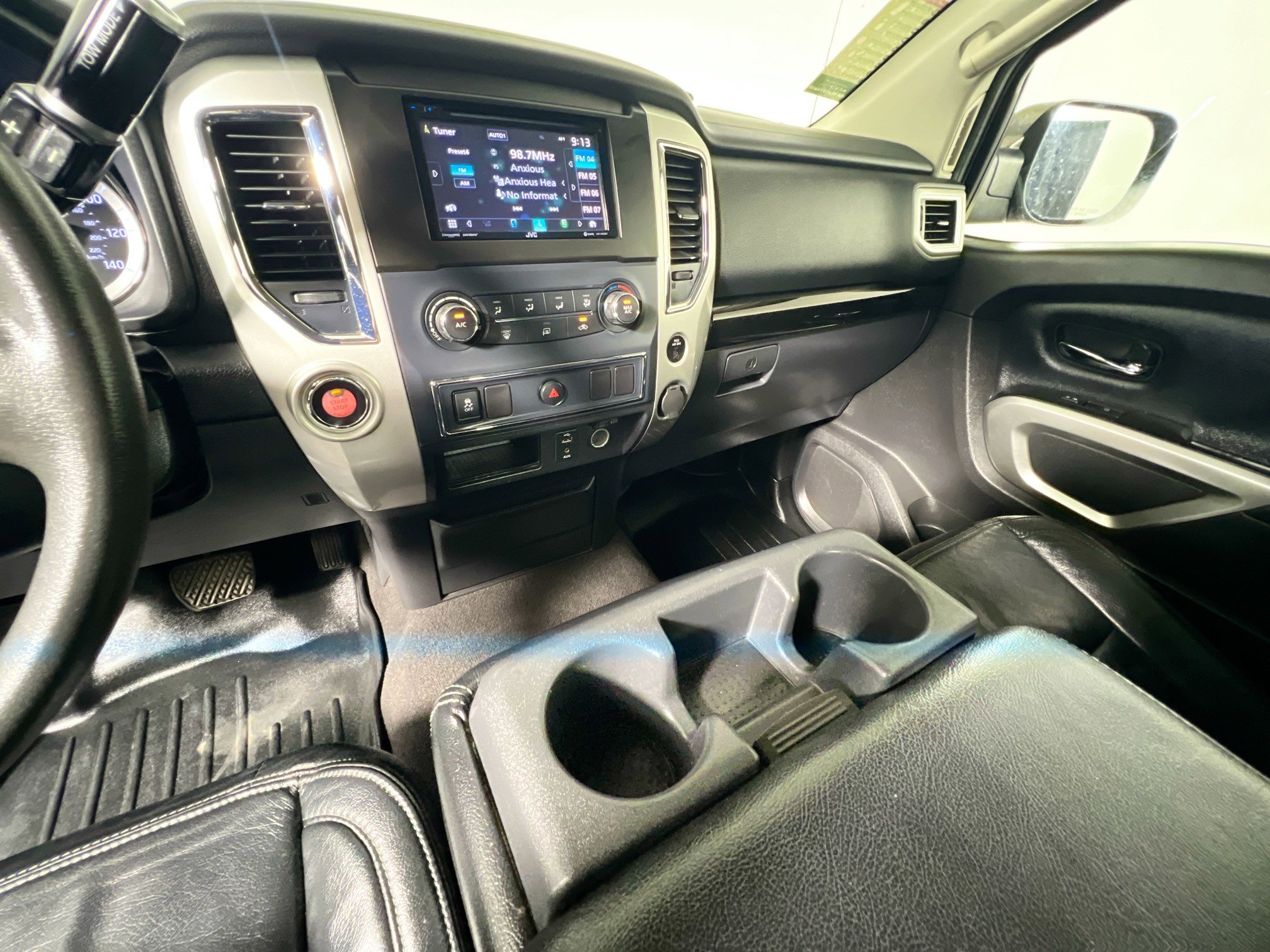 Used 2017 Nissan Titan SV RWD image 26