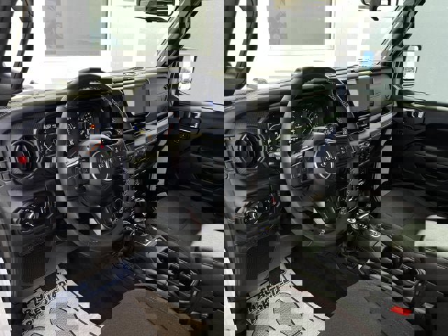 Used 2025 Jeep Wrangler Unlimited Rubicon image 11