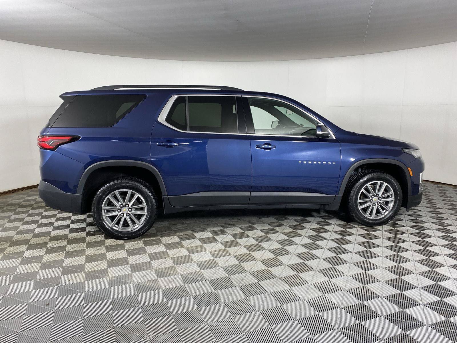 Used 2023 Chevrolet Traverse LT AWD/4WD image 7