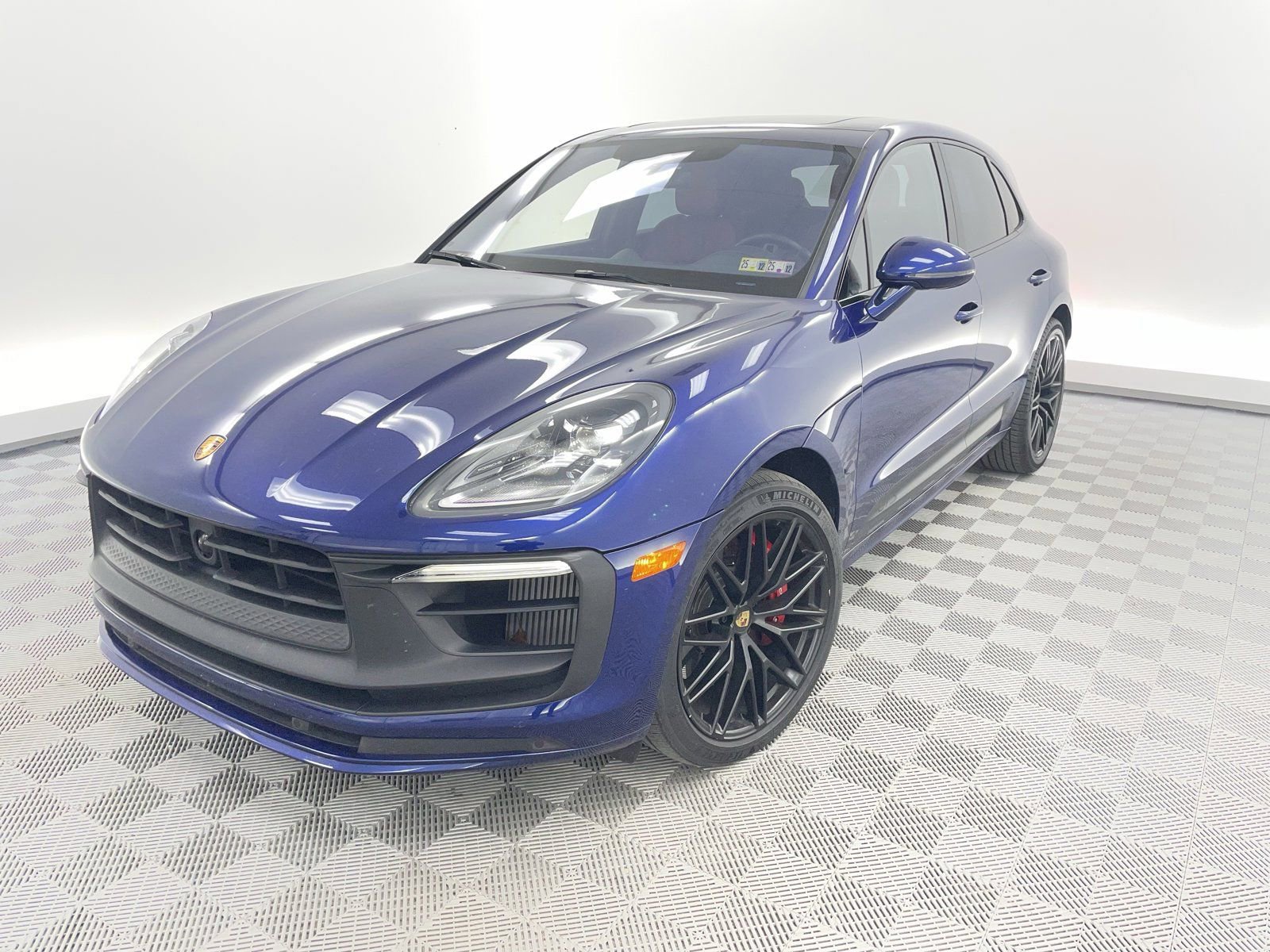 Certified 2023 Porsche Macan GTS image 1