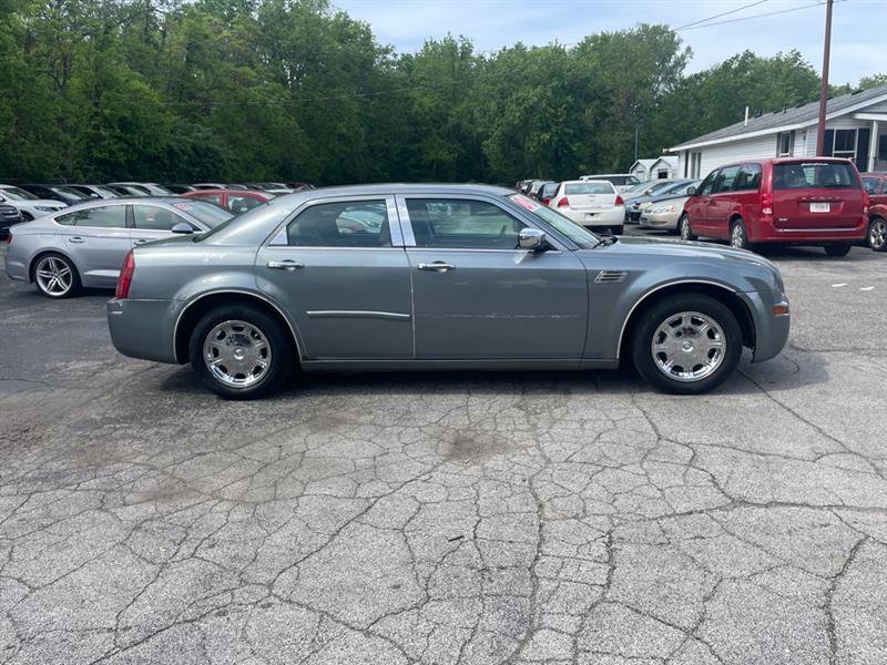Used 2006 Chrysler 300 Touring RWD image 4