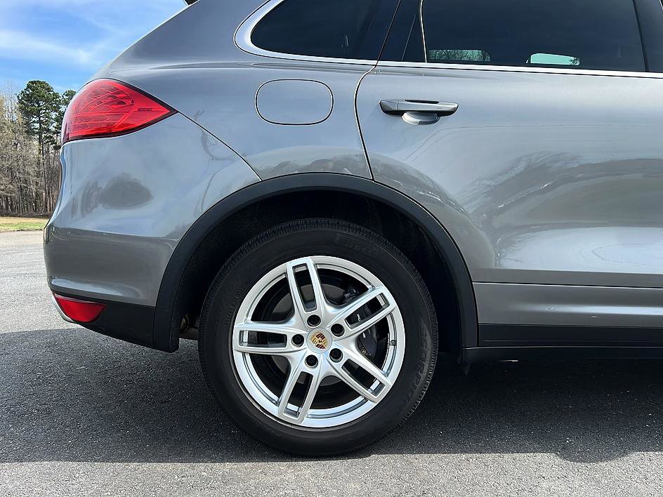 Used 2014 Porsche Cayenne Platinum Edition AWD/4WD image 13