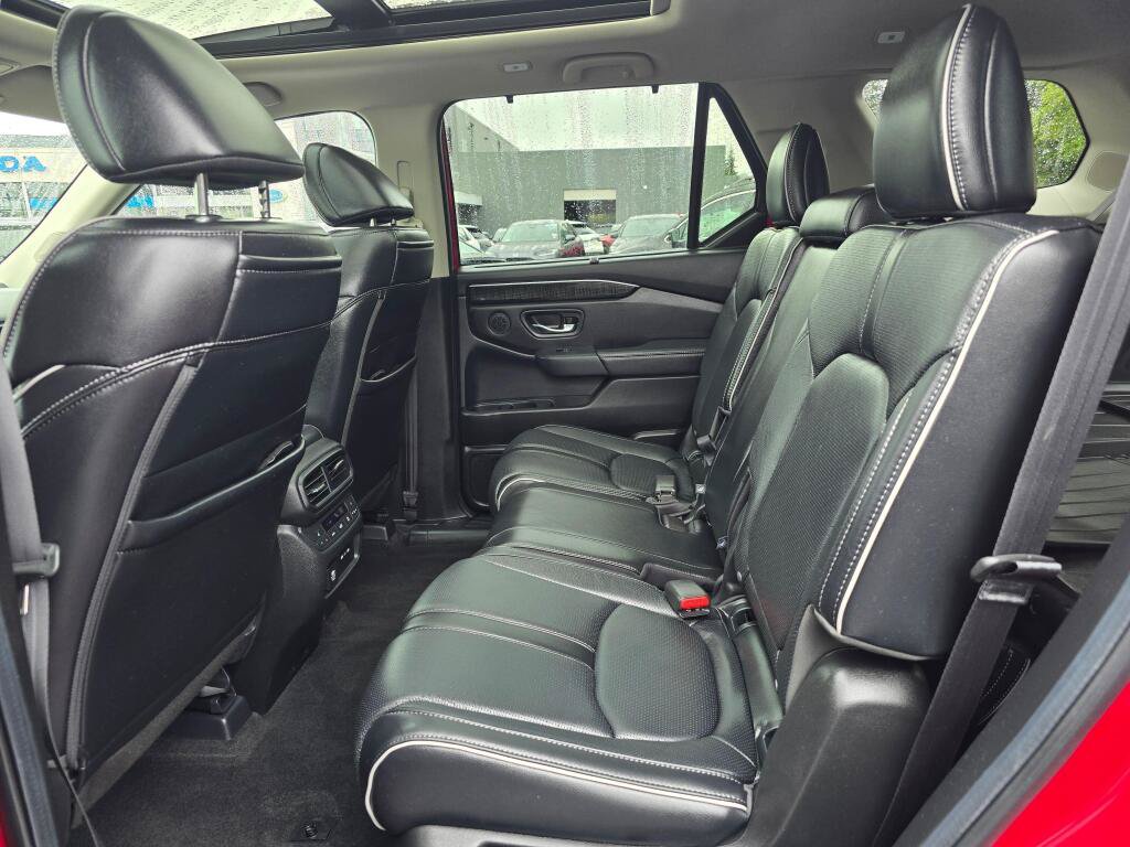 Certified 2025 Honda Pilot Elite image 5