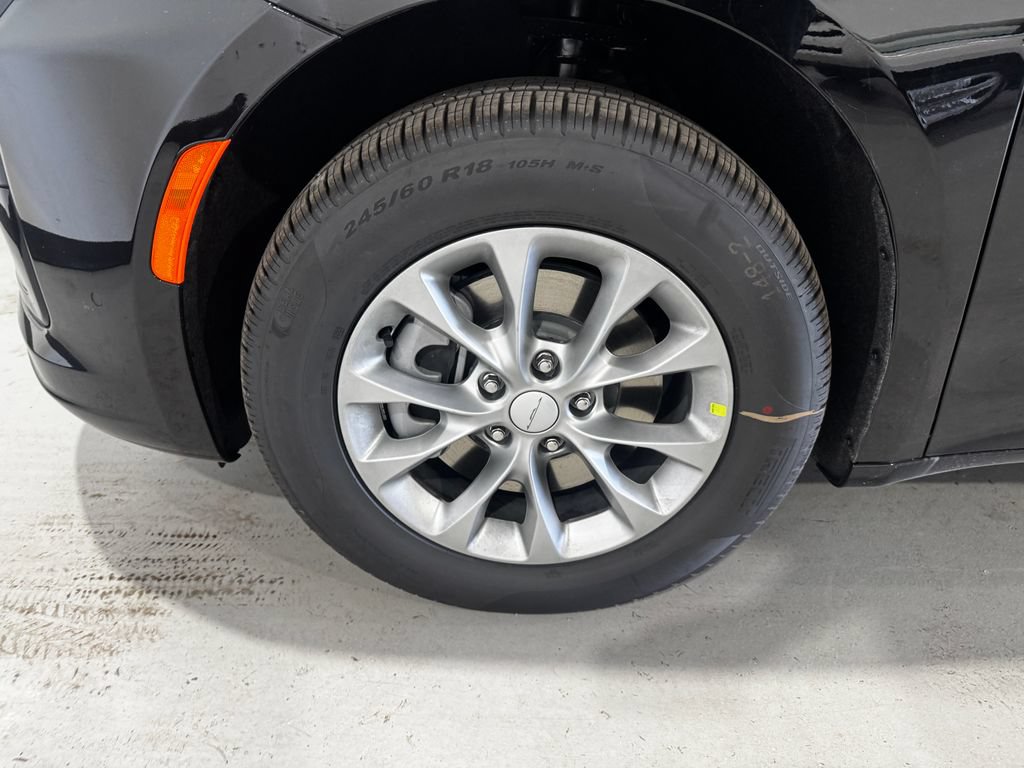 New 2027 Chrysler Pacifica Select w/ Family Tech Group AWD/4WD image 9