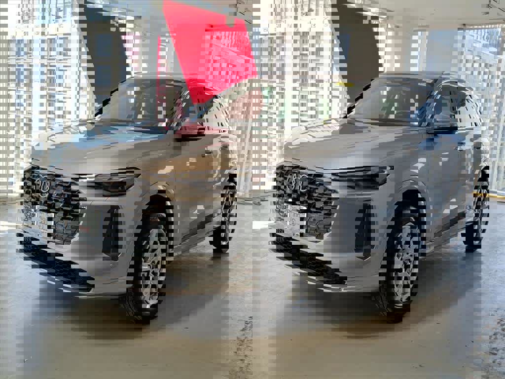 Certified 2025 Audi Q5 Premium w/ Convenience Package image 1