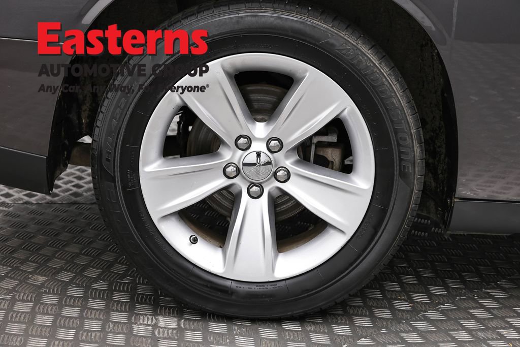 Used 2023 Dodge Challenger SXT image 29