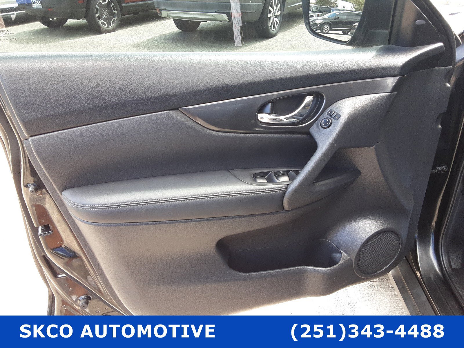 Used 2018 Nissan Rogue SV image 12