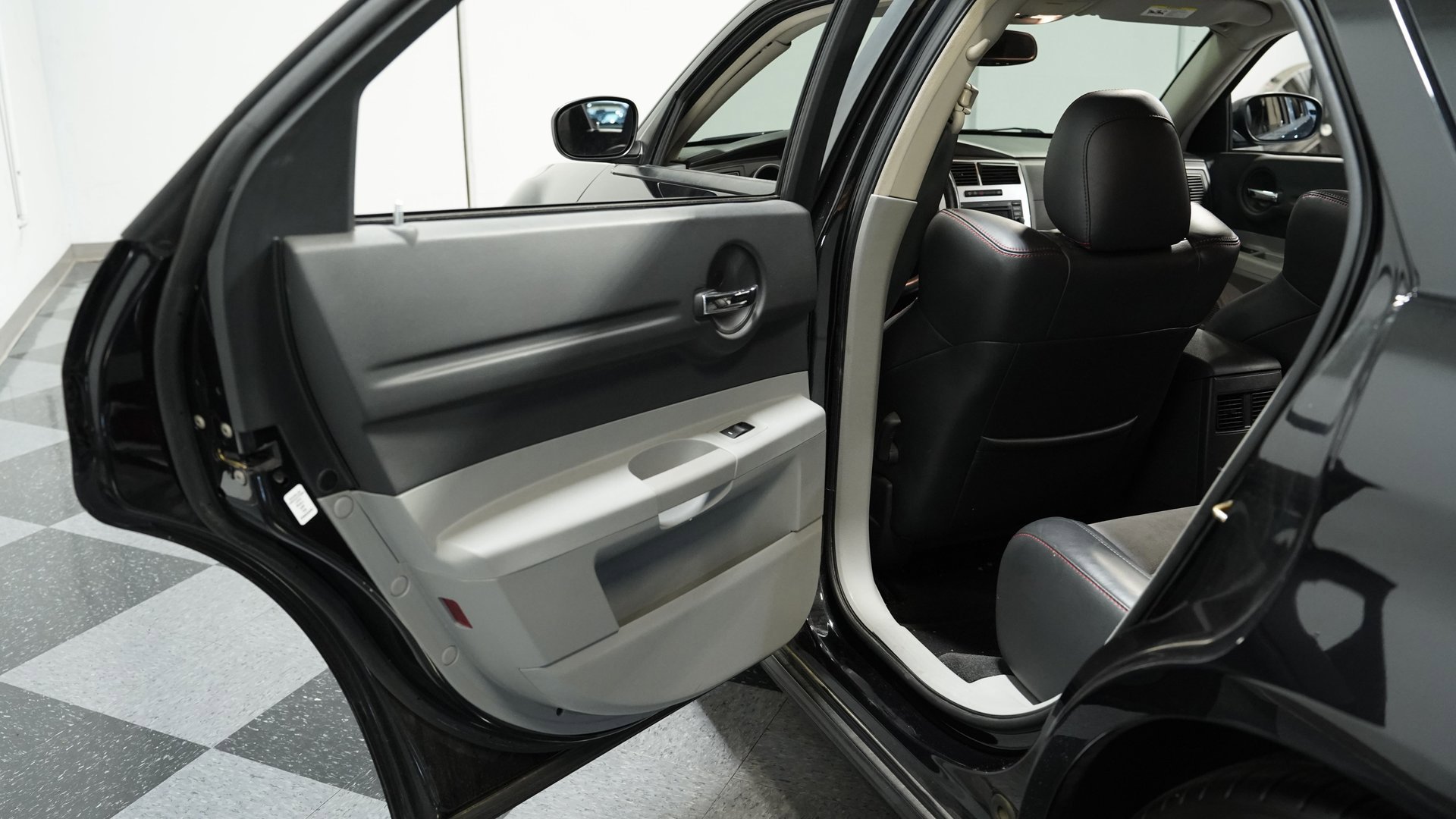 Used 2006 Dodge Magnum SRT8 w/ SRT Option Group III image 34