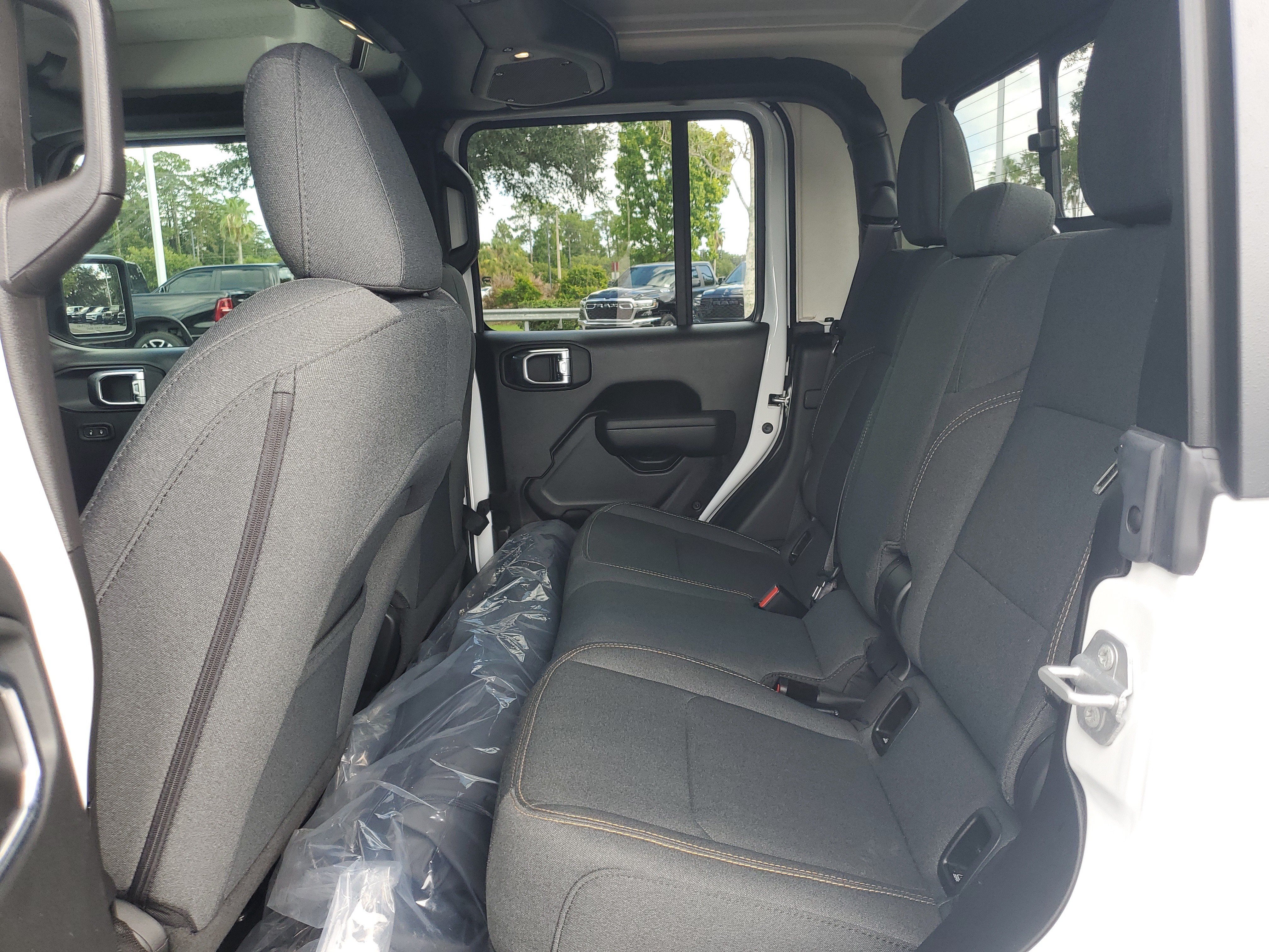 Used 2025 Jeep Gladiator Sport AWD/4WD image 9