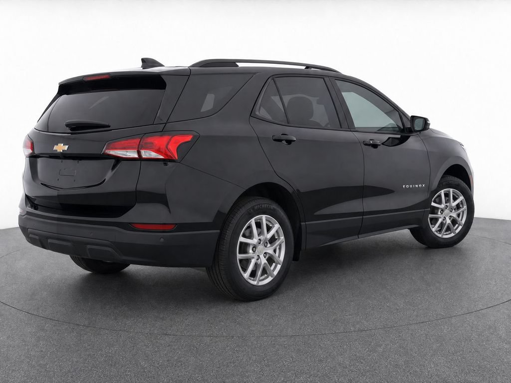 Used 2024 Chevrolet Equinox LS w/ LS Convenience Package FWD image 4