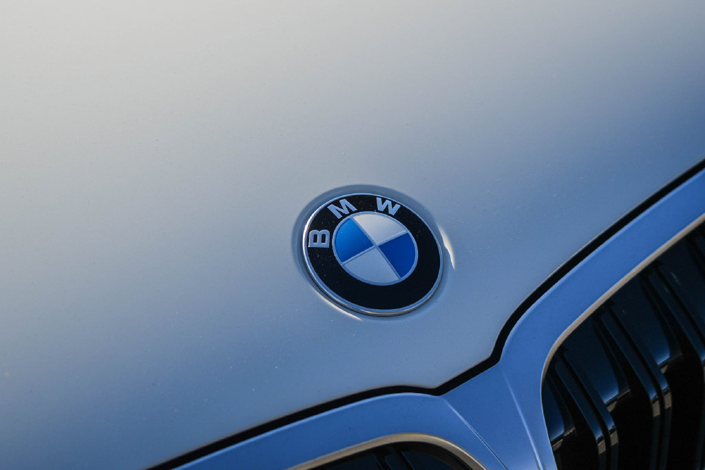 New 2026 BMW 330i Sedan w/ Convenience Package RWD image 11