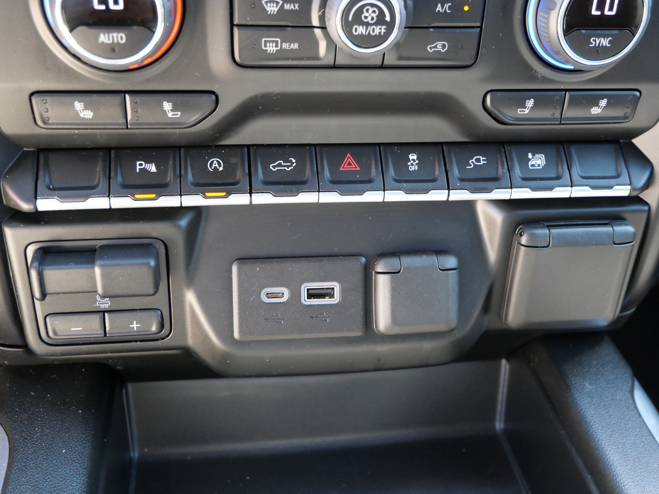 Used 2022 Chevrolet Silverado 1500 RST w/ Redline Edition AWD/4WD image 31
