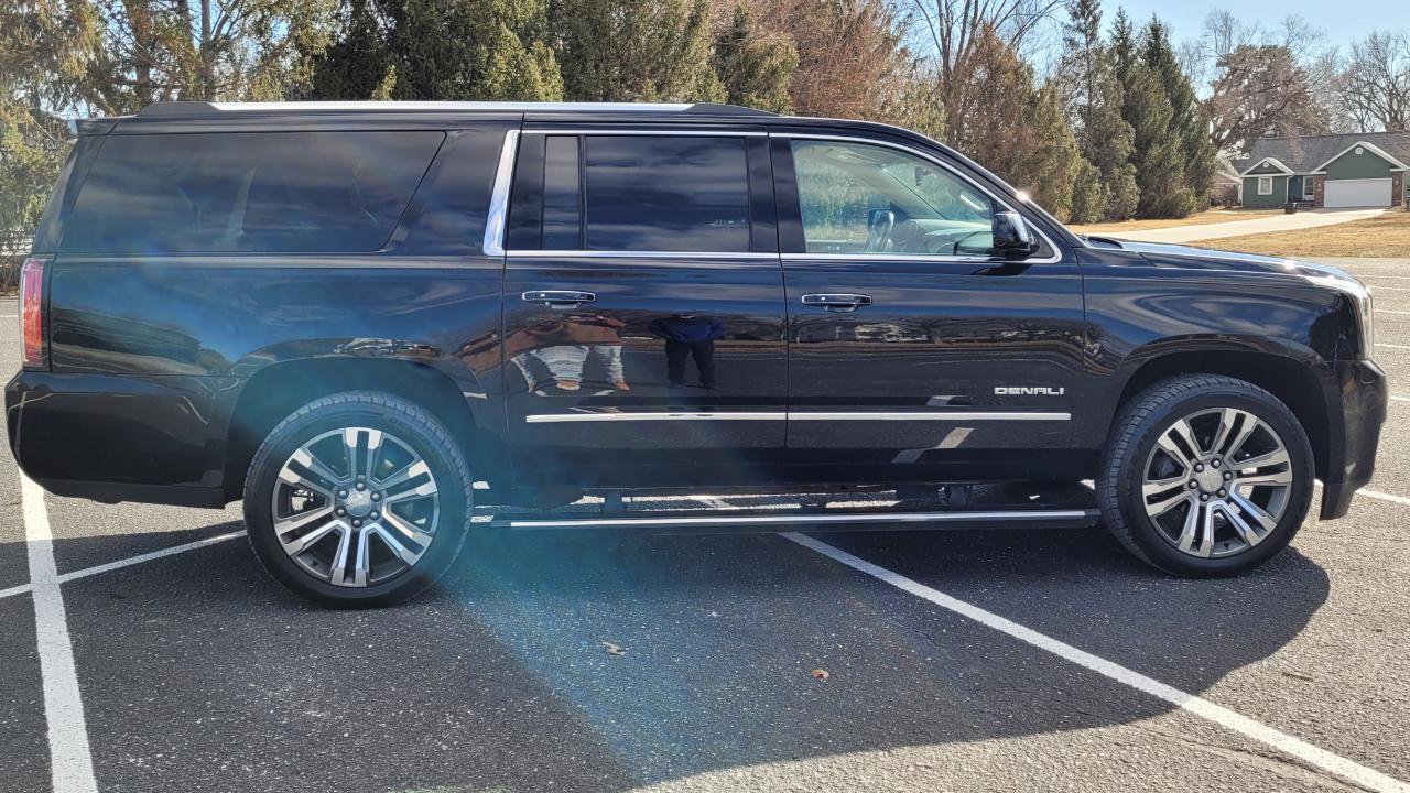 Used 2019 GMC Yukon XL Denali image 7