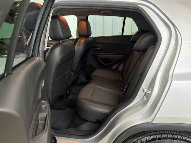 Used 2020 Chevrolet Trax LT w/ LT Convenience Package AWD/4WD image 16