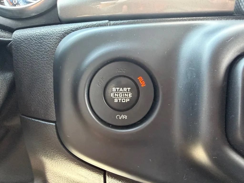 Used 2020 Jeep Wrangler Unlimited Sahara AWD/4WD image 17