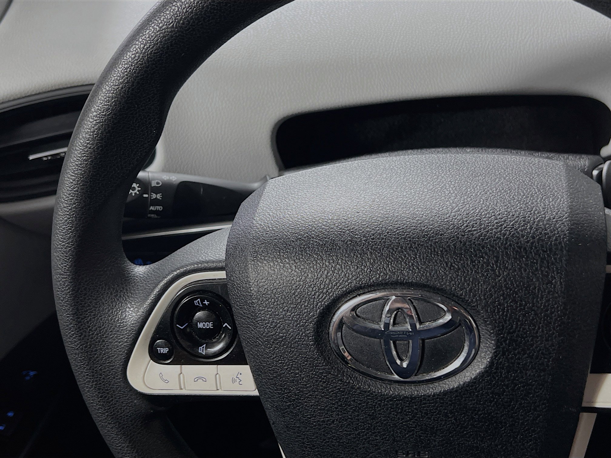 Used 2018 Toyota Prius Four image 19