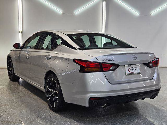 Used 2025 Nissan Altima 2.5 SR w/ SR Premium Package FWD image 6