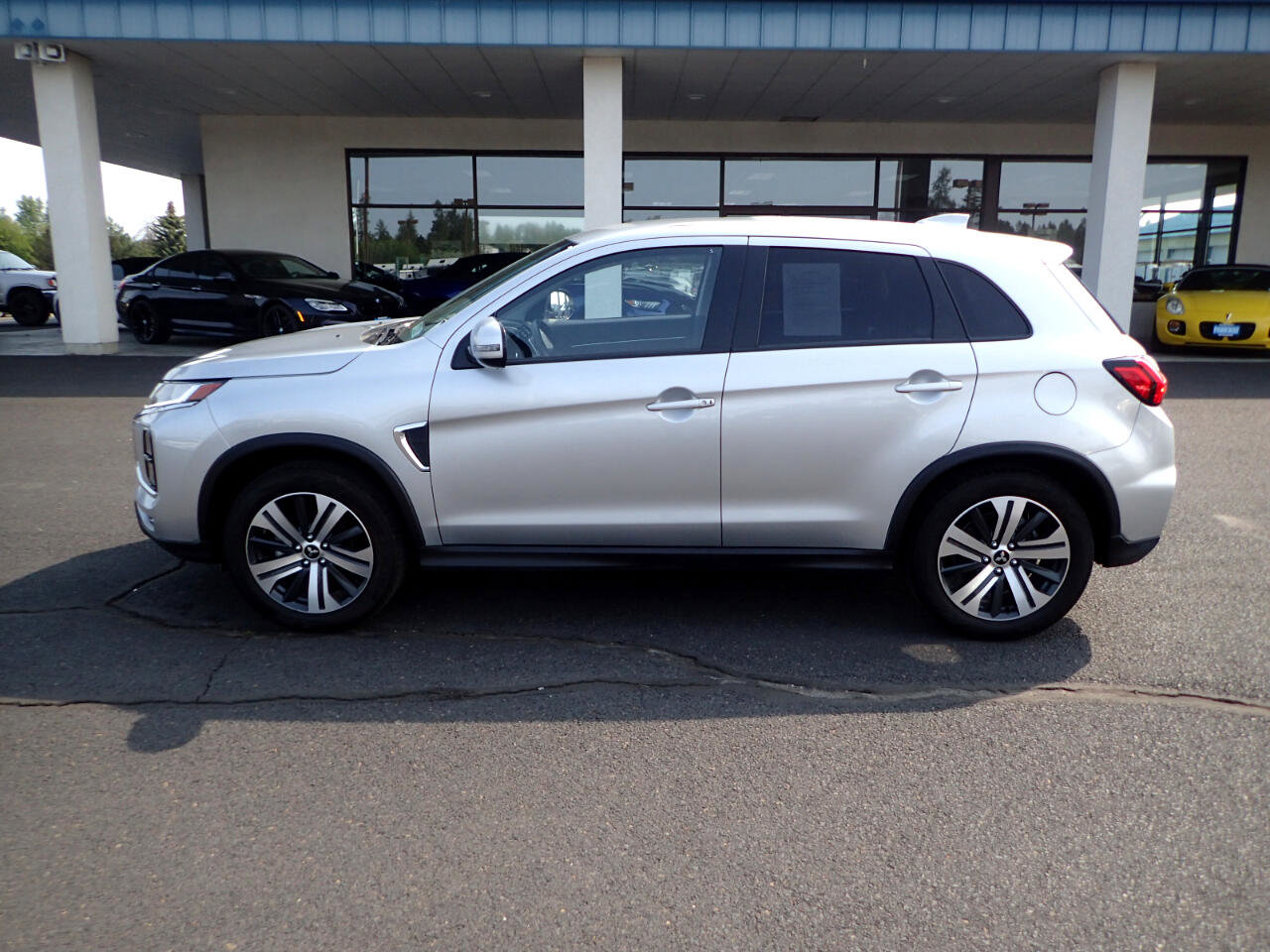 Used 2021 Mitsubishi Outlander Sport ES image 2