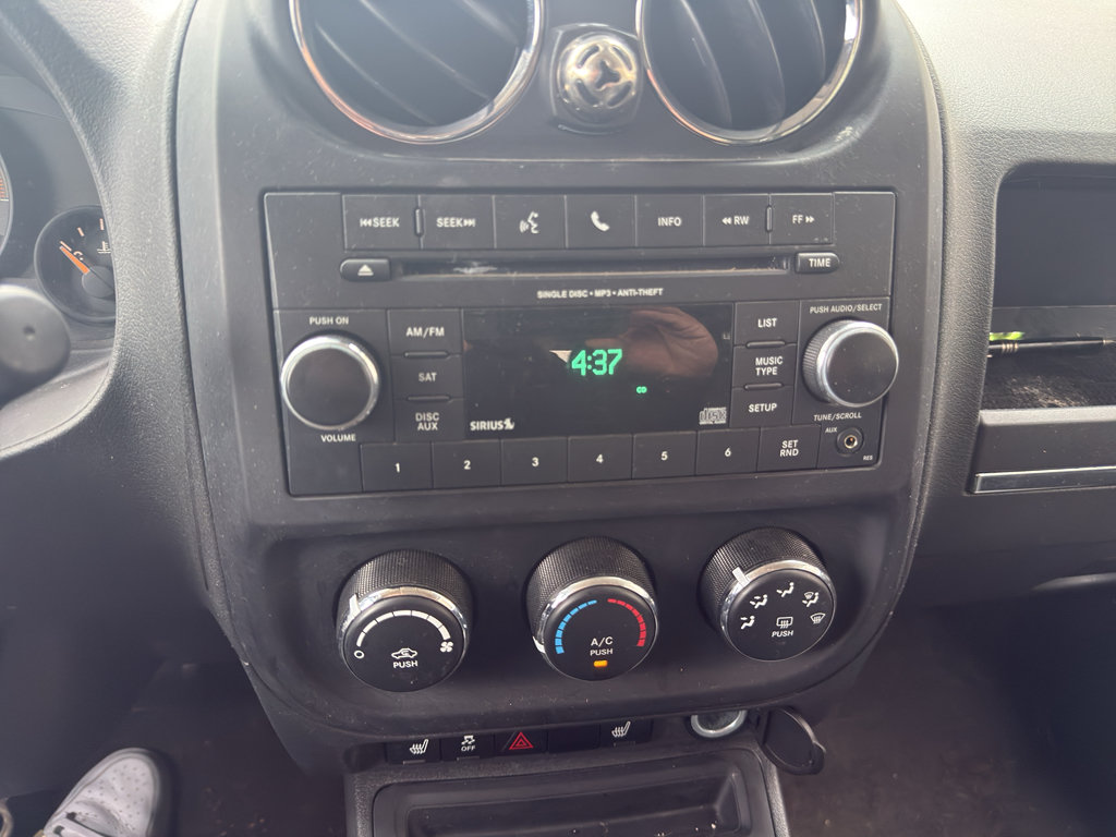 Used 2015 Jeep Patriot Latitude AWD/4WD image 15