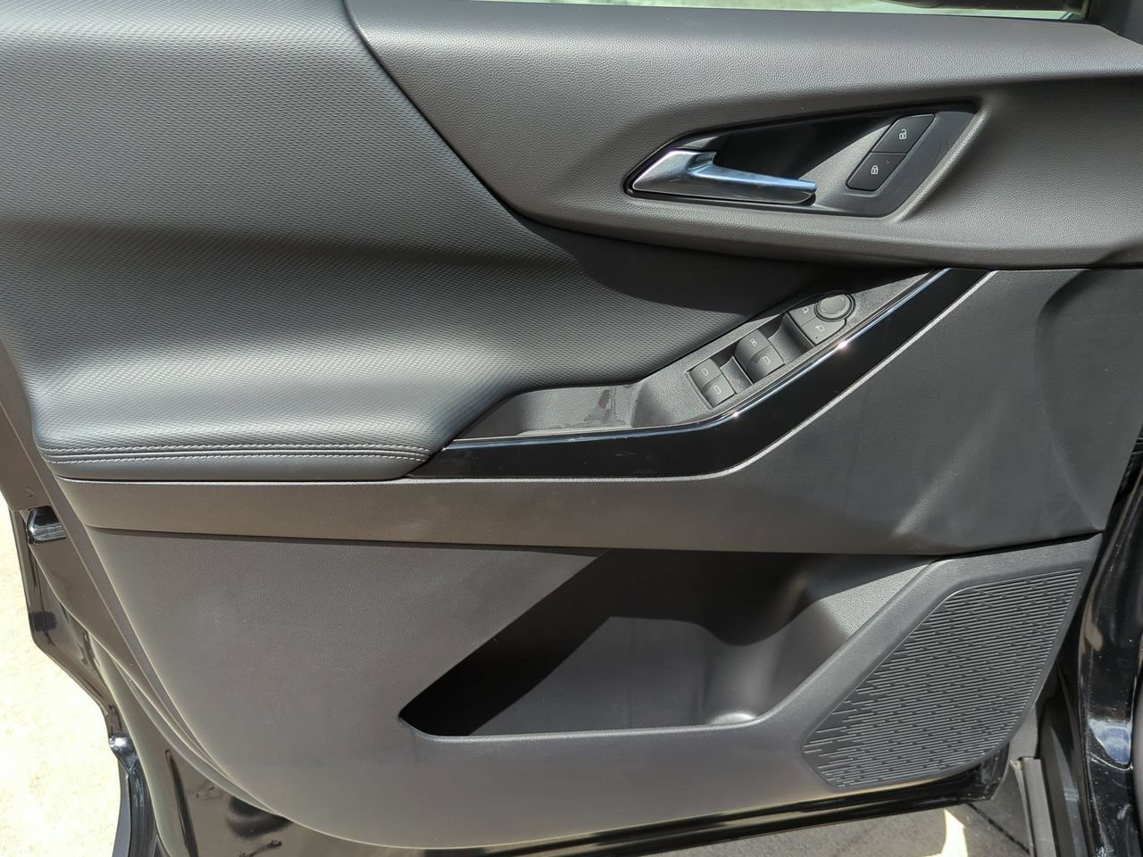 New 2027 Chevrolet Equinox LT FWD image 18