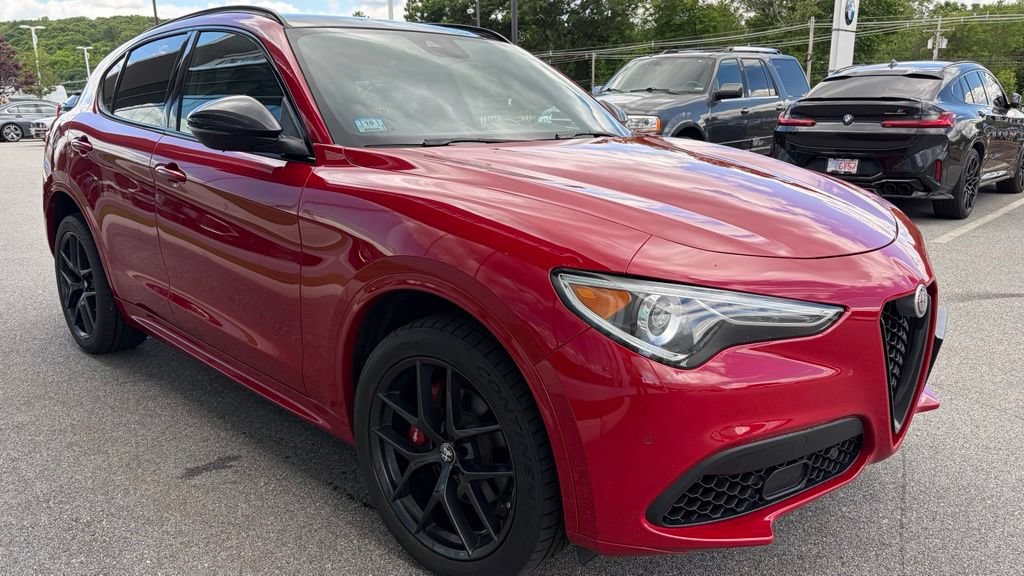 Used 2020 Alfa Romeo Stelvio Ti Sport w/ Quick Order Package 22S Sport AWD/4WD image 4