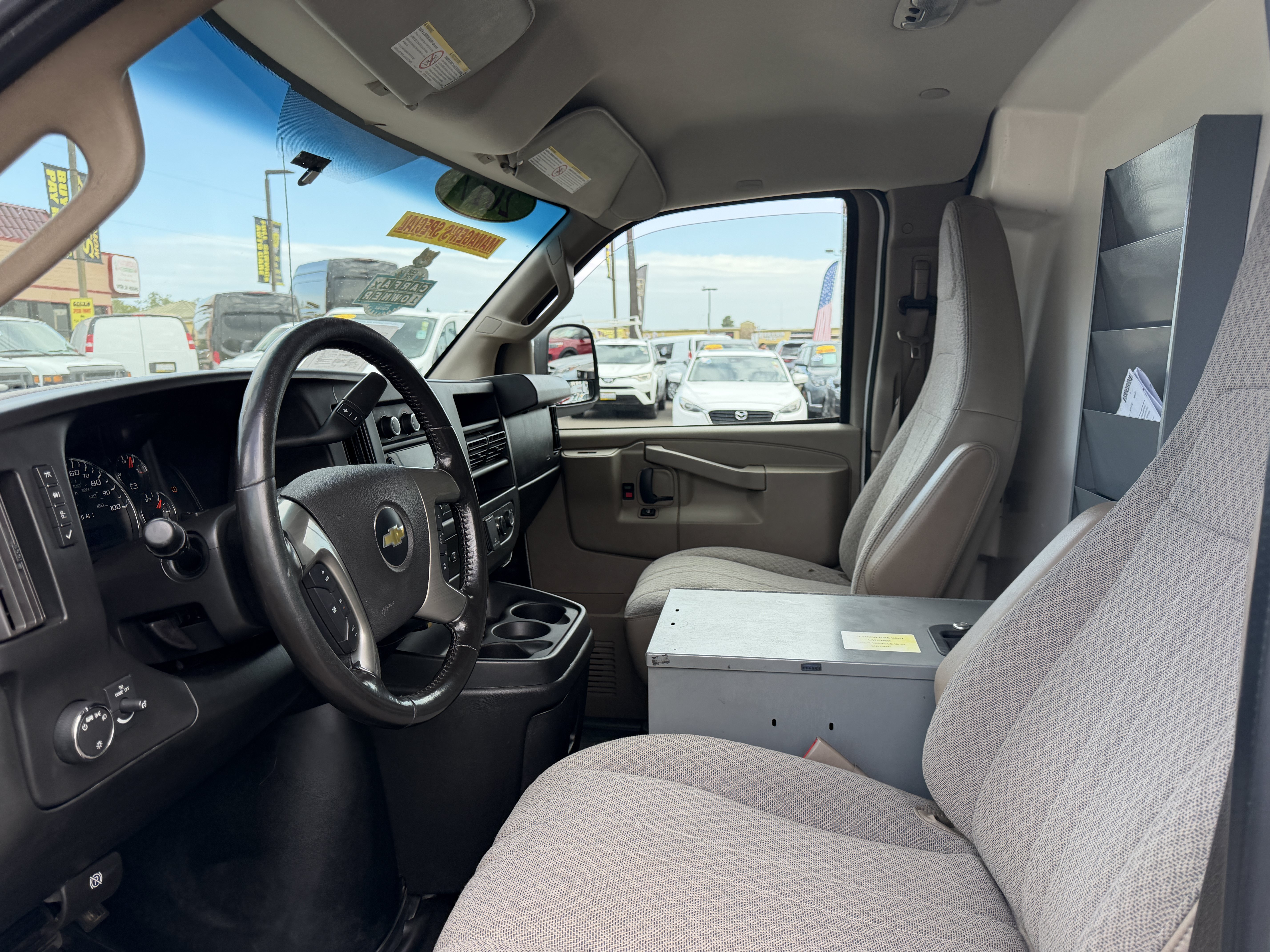 Used 2017 Chevrolet Express 3500 Extended RWD image 15