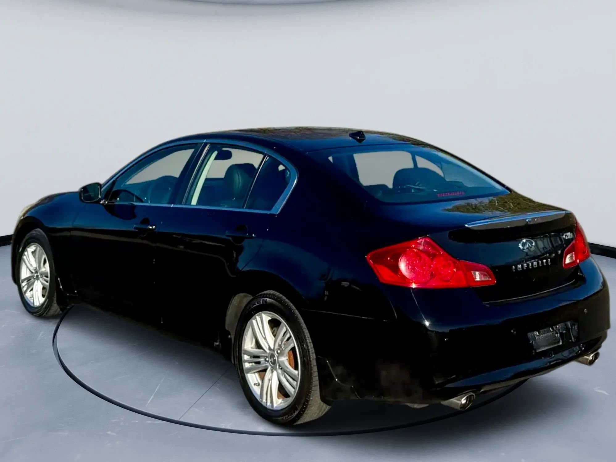 Used 2011 INFINITI G37 x Sedan w/ Premium Pkg image 4