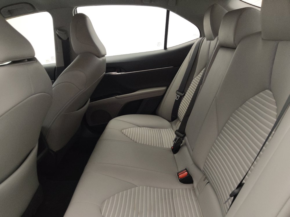 Used 2018 Toyota Camry SE FWD image 18