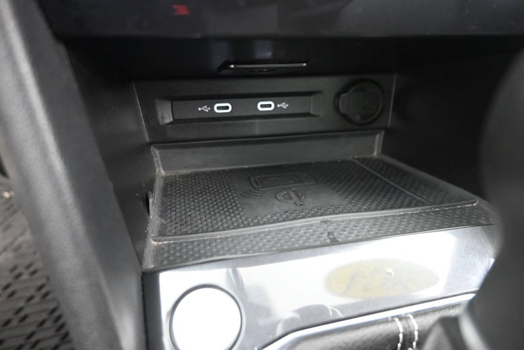 Used 2024 Volkswagen Tiguan SE R-Line FWD image 23