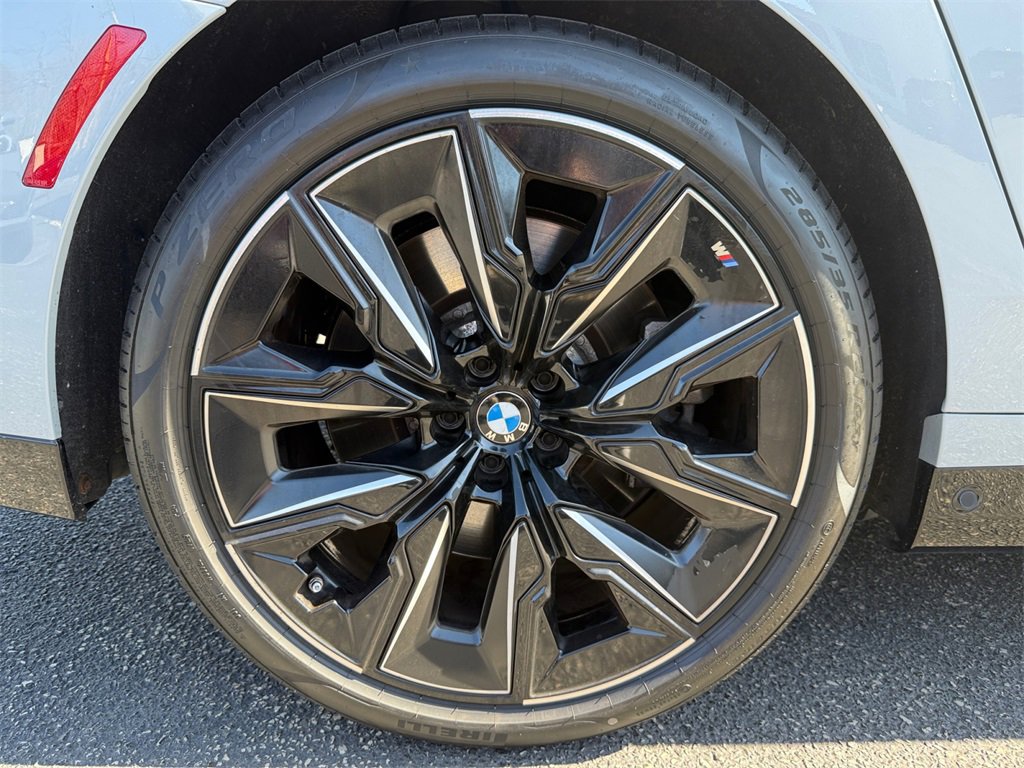 Certified 2023 BMW 760i xDrive 760i xDrive w/ Luxury Rear Seating Package image 16