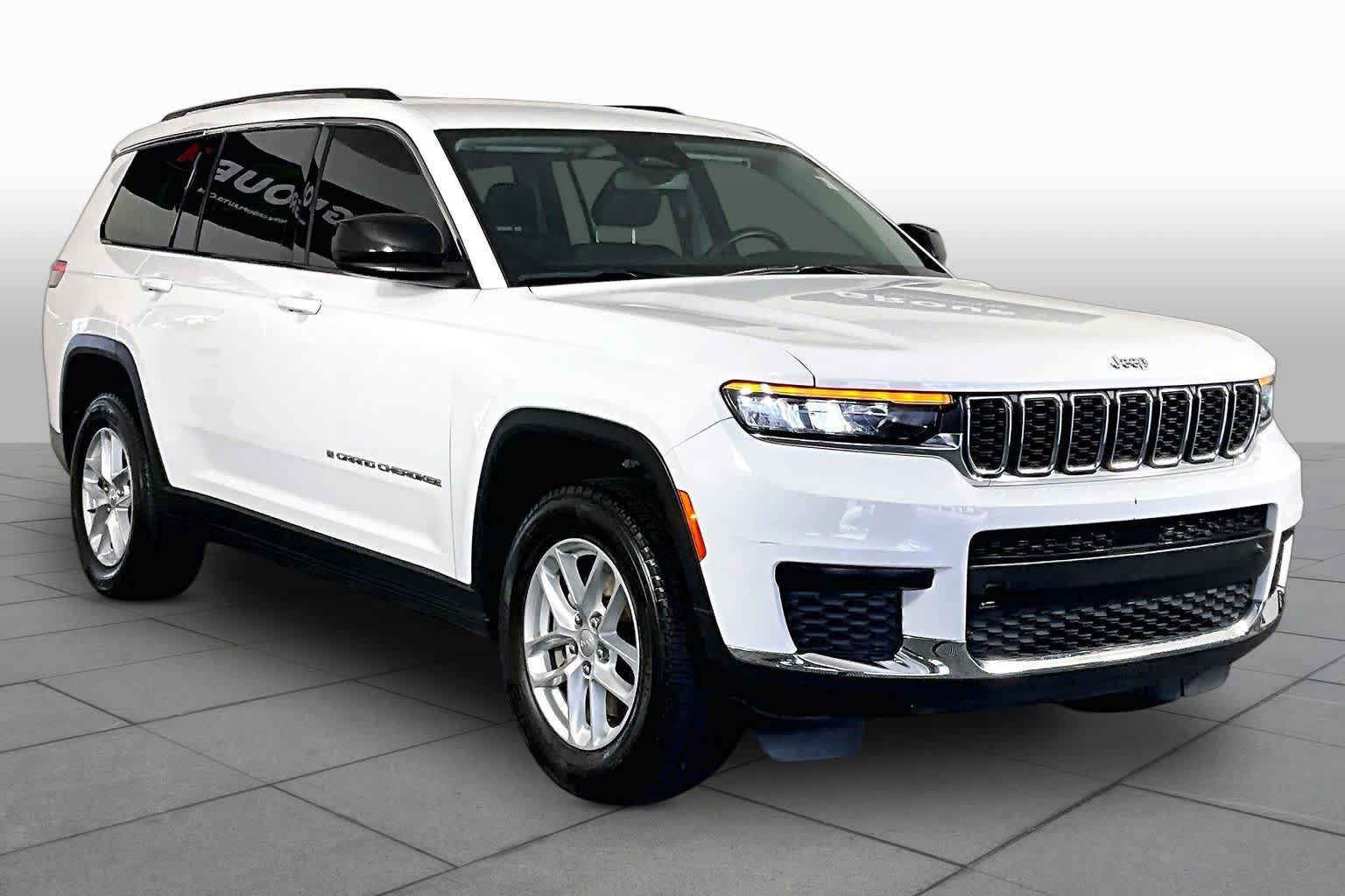 Used 2021 Jeep Grand Cherokee L Laredo w/ Luxury Tech Group I image 3