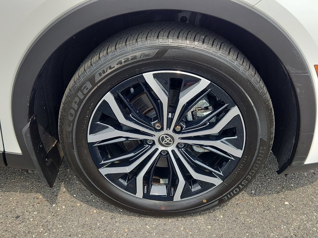 Certified 2023 Toyota Crown AWD/4WD image 8