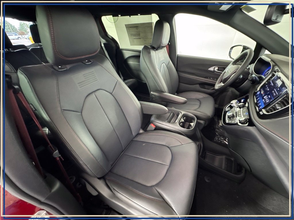 New 2027 Chrysler Pacifica Select AWD/4WD image 36