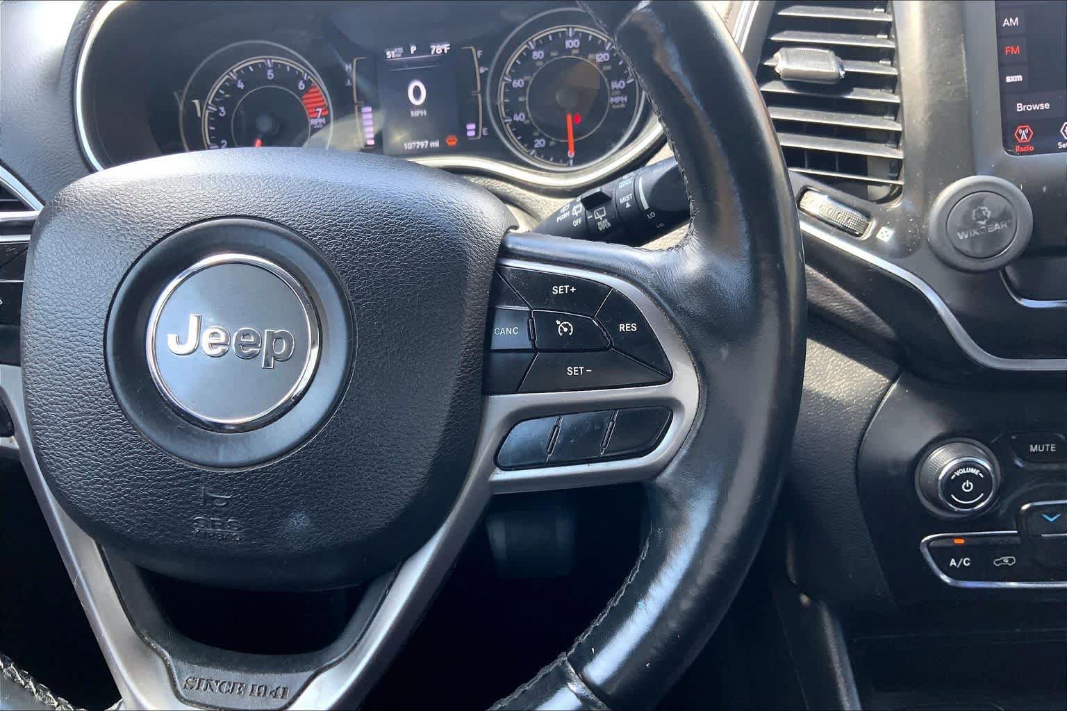 Used 2019 Jeep Cherokee Latitude Plus FWD image 25