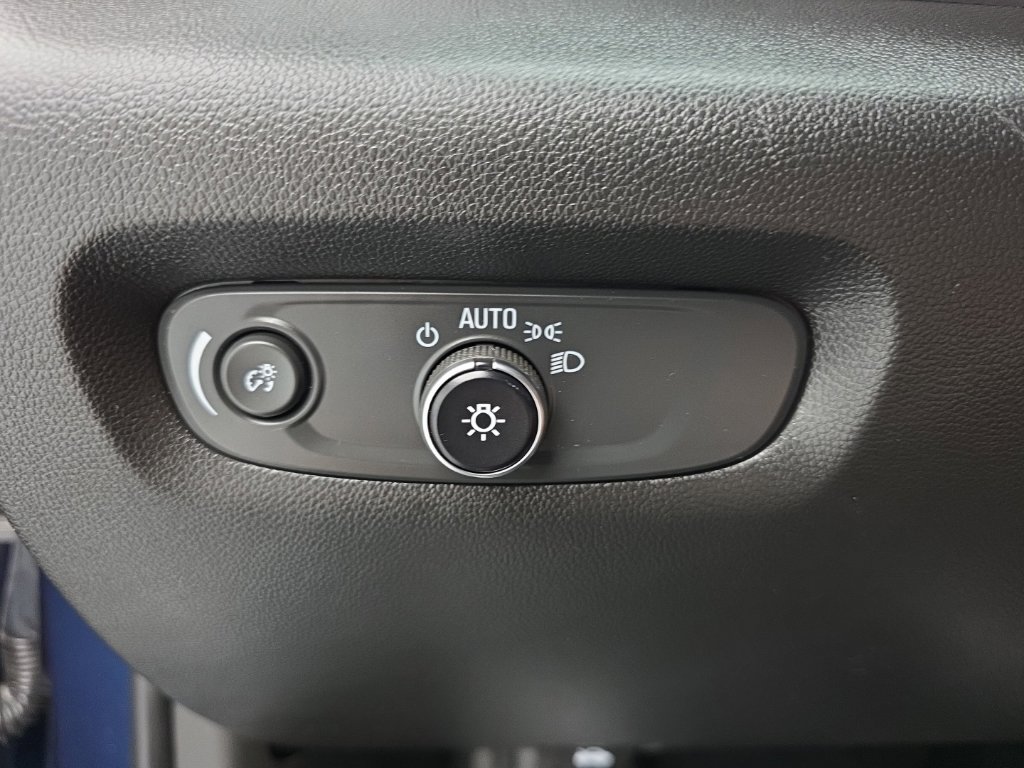 Used 2023 Chevrolet Traverse LT w/ Rear Camera Mirror Package AWD/4WD image 25