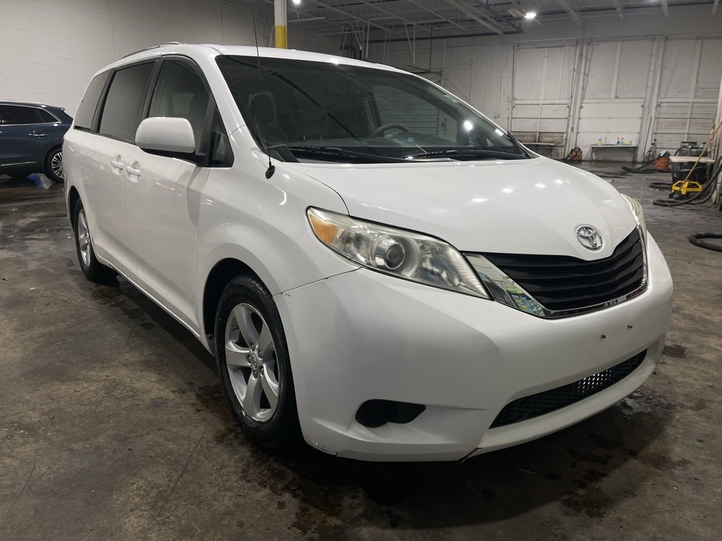 Used 2011 Toyota Sienna LE image 3