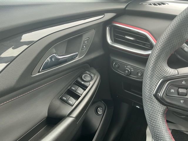 Used 2023 Chevrolet TrailBlazer RS w/ Sun and Liftgate Package image 24