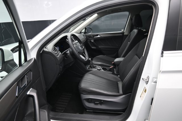 Used 2022 Volkswagen Tiguan SE AWD/4WD image 9