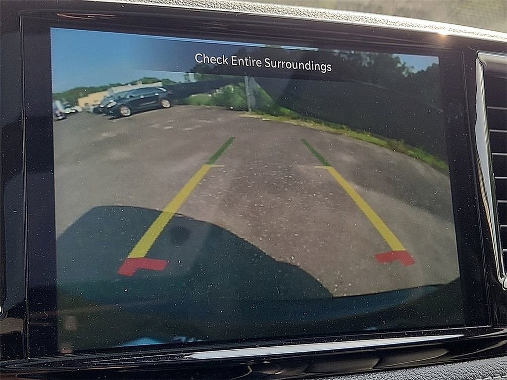 Used 2023 Chrysler Pacifica Limited image 21