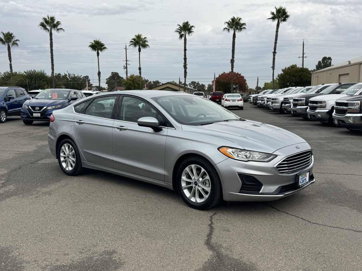 Used 2020 Ford Fusion SE FWD image 12
