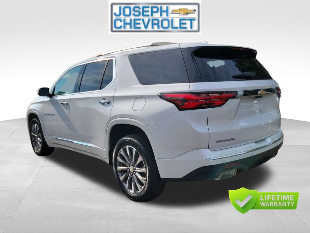 Used 2023 Chevrolet Traverse Premier FWD image 3