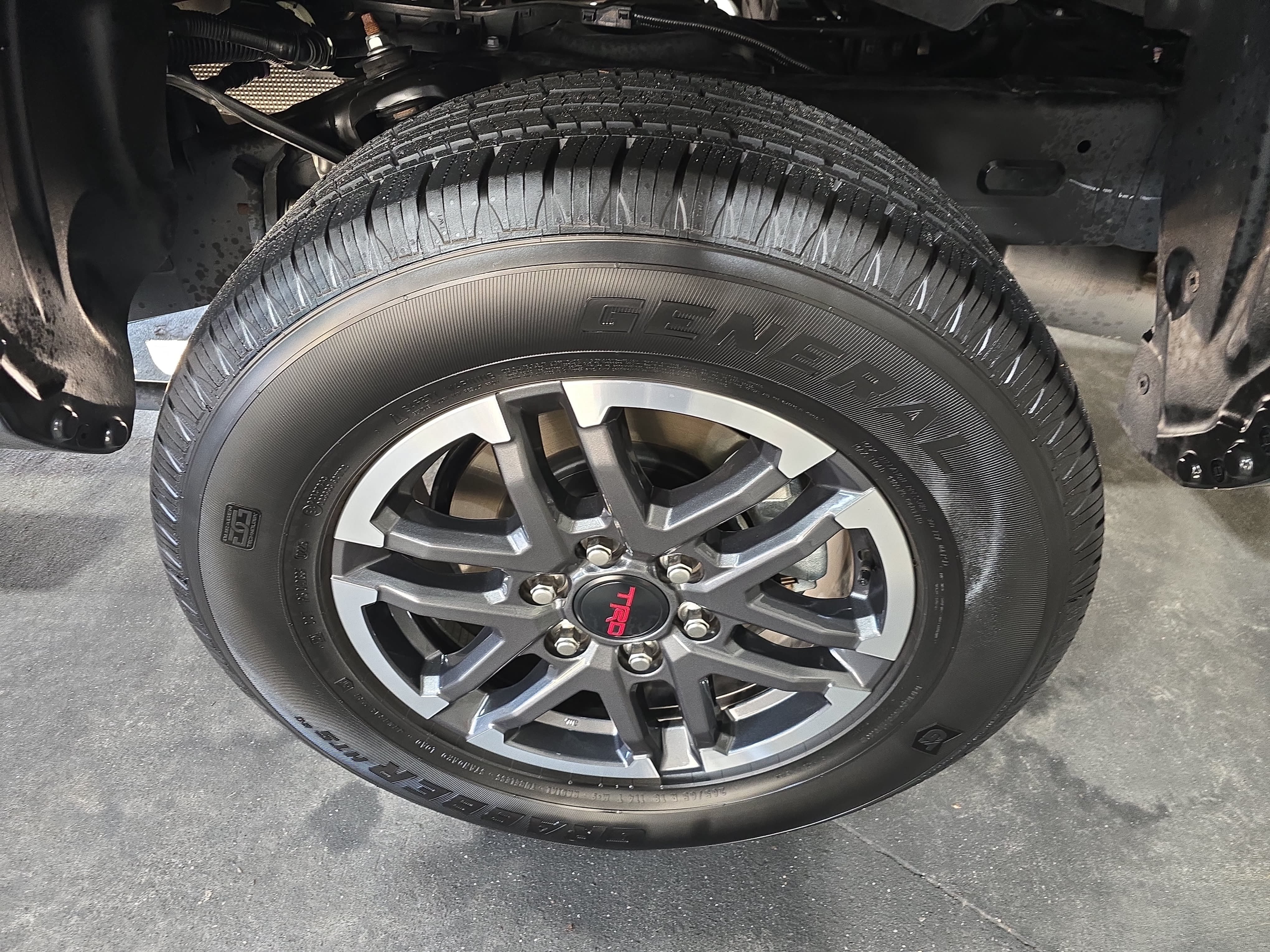 Used 2025 Toyota Tacoma TRD Sport AWD/4WD image 33