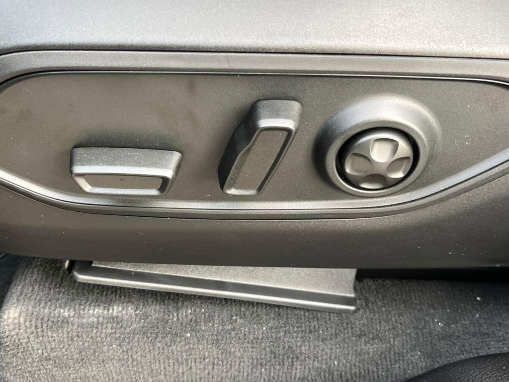 New 2025 Jeep Grand Cherokee Altitude image 31