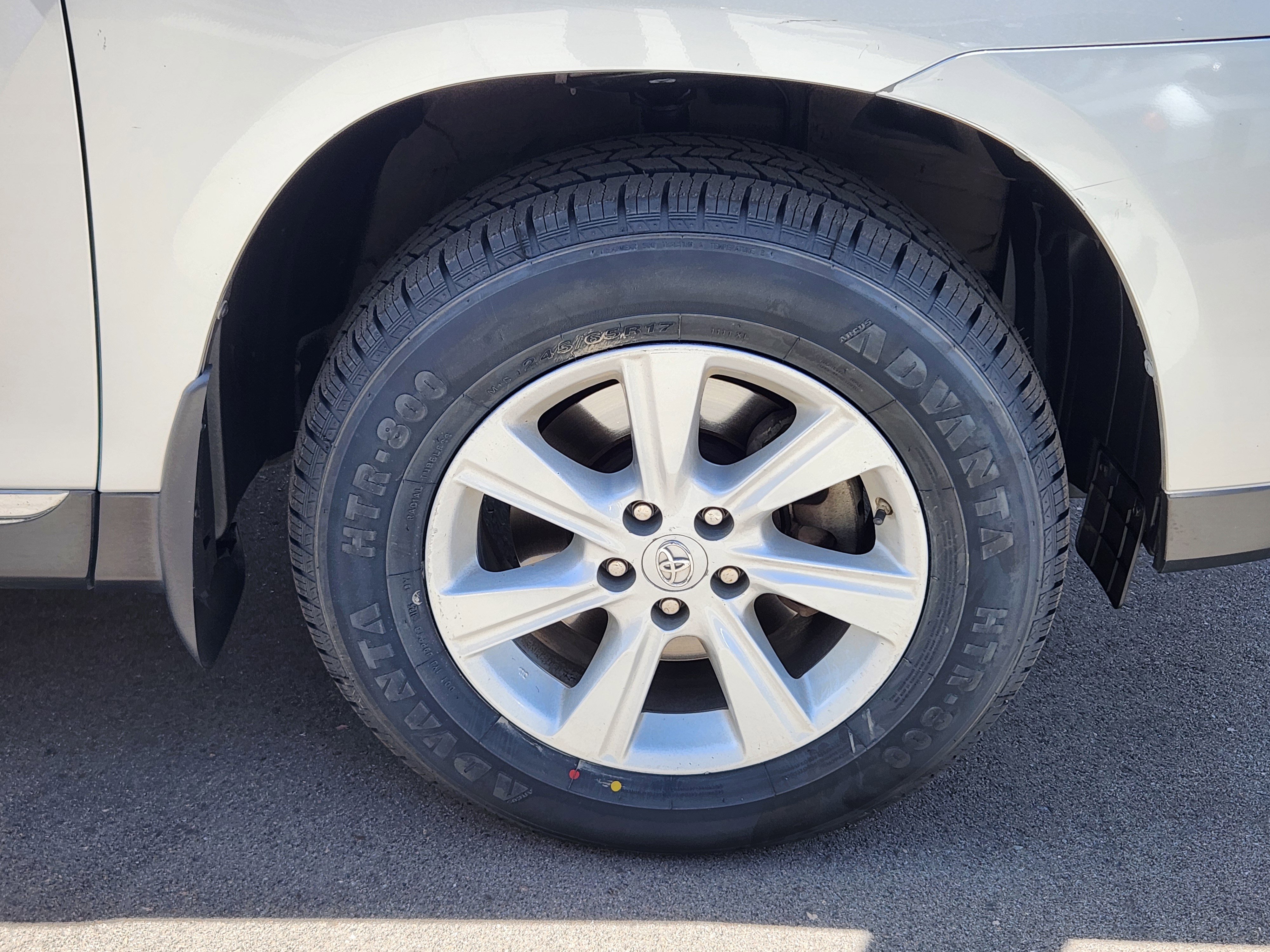 Used 2013 Toyota Highlander Plus image 18